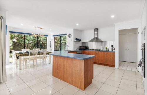 Forest Lake House | Peaceful 4BR Retreat in Leafy Forest Lake Setting