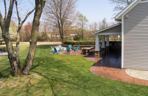 West Olive House | Peaceful 5-acre Retreat w/Fishing Pond