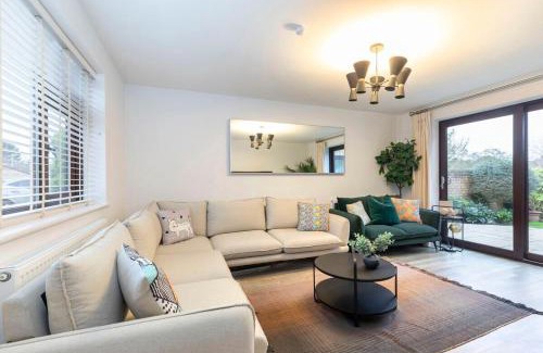 Cheltenham House | Peaceful 5-Bed Detached Home