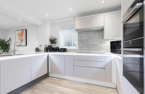 Cheltenham House | Peaceful 5-Bed Detached Home