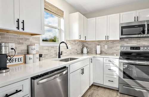 Marshall House | Peaceful 5 BR Home w/Stunning Views & Game Room!