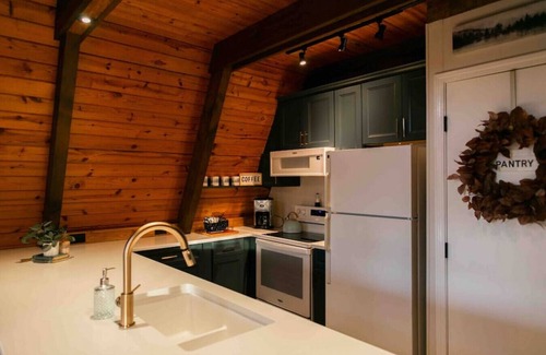 Blairsville Cabin | Peaceful A-Frame Cabin Near Trails & Downtown