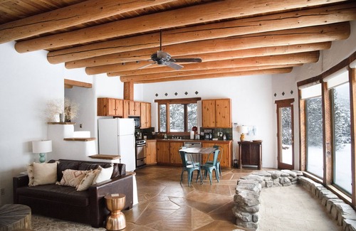 Valdez House | Peaceful Adobe Compound 2 Houses between Taos TSV - Mountain Views, Hot Tub