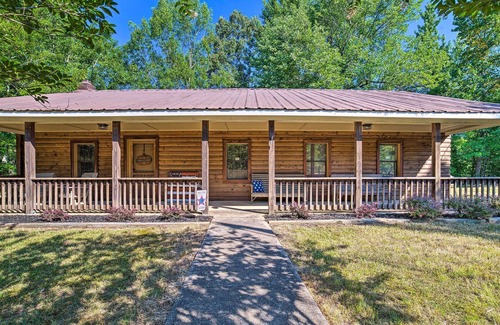 Tuscumbia Cabin | Peaceful Alabama Cabin on Secluded Acreage!