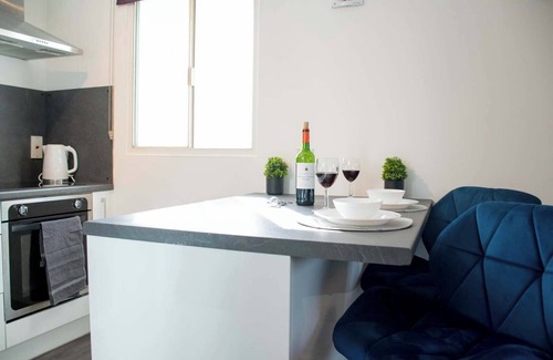 Langley Marish Apartment | Peaceful and cozy 1 bed flat in Heathrow area. Plenty of FREE parking space.
