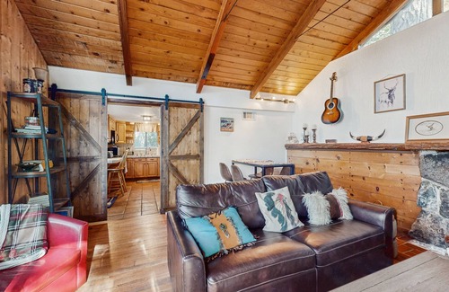 Crest Park House | Peaceful and Cozy Cabin- Close to Sky Park at Santa's Village