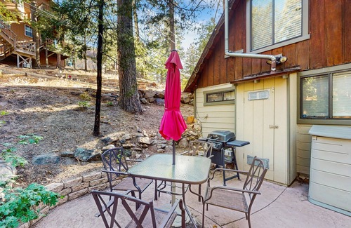 Crest Park House | Peaceful and Cozy Cabin- Close to Sky Park at Santa's Village
