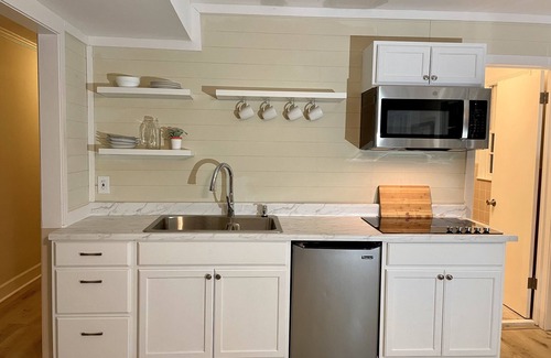 Lilburn House | Peaceful and quiet basement! Located on Lake Lucerne near 285 & 78.