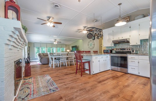 Vein Mountain House | Peaceful and Quiet Bliss with 2 ponds, nearby mtns & lake, golf cart available.