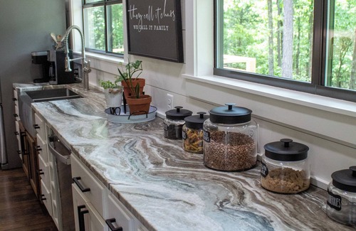 Clinton Cottage | Peaceful and quiet home near the Ozarks.