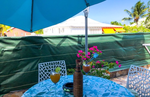 Sainte-Anne Apartment | Peaceful and spacious APT, with balcony + Jacuzzi 5min from beach