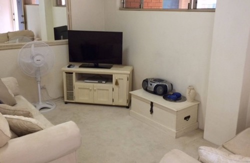 Neutral Bay Apartment | Peaceful and tranquil 1 bedroom & Parking close to CBD