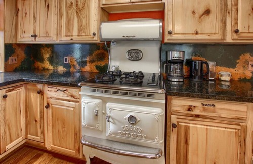 Oakhurst House | Peaceful and Tranquil Home Base for Exploring Oakhurst and Yosemite!