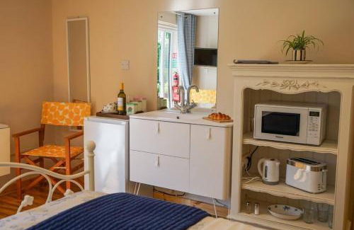 Barnstaple House | Peaceful Annexe With Patio Near Coast & Exmoor