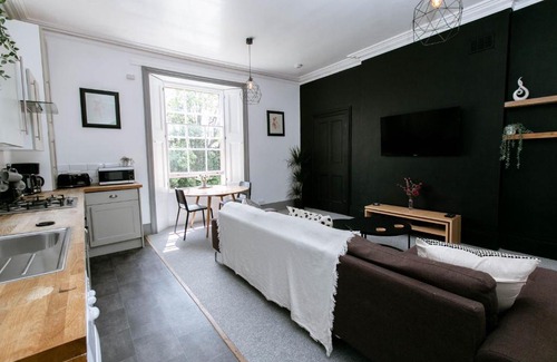 Exeter Apartment | Peaceful Apartment - Dedicated Free Parking - Walk to Centre, Uni, Hosp - Business and Leisure - Contact For Long Stays