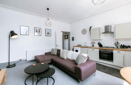 Exeter Apartment | Peaceful Apartment - Dedicated Free Parking - Walk to Centre, Uni, Hosp - Business and Leisure - Contact For Long Stays