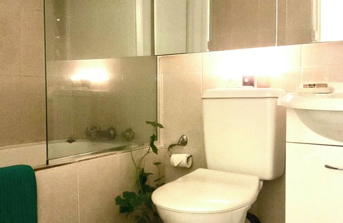 Randwick Apartment | Peaceful Apartment- only a stone’s throw from the beach
