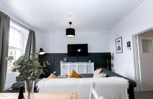 Exeter Apartment | Peaceful Apartment, Private Parking, Long Stay Prices, Close To Uni, Hosp, Centre