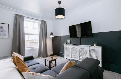 Exeter Apartment | Peaceful Apartment, Private Parking, Long Stay Prices, Close To Uni, Hosp, Centre