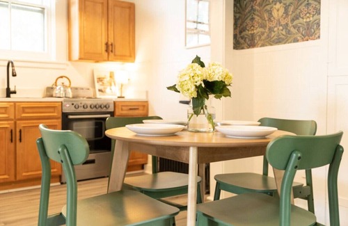 Newtonville Apartment | Peaceful, Artsy North Troy Riverview Apt