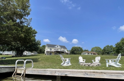 Aspen Hill House | Peaceful, Beautiful Lakeside GETAWAY