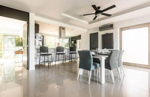 Villa Juarez Apartment | Peaceful & beautiful 3 min walking to the beach