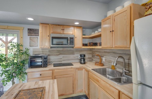 Belfry House | Peaceful Belfry Retreat on 14 Acres w/Grill!