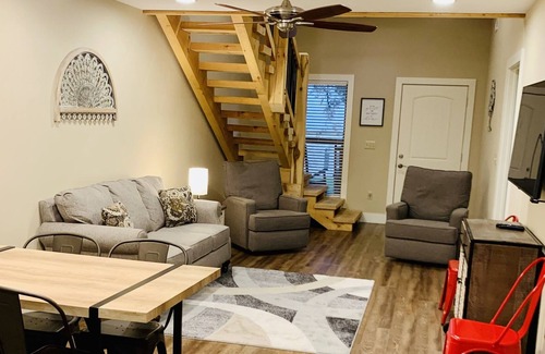 Branson House | Peaceful Branson Retreat - New Finishes - Great for families and small groups!