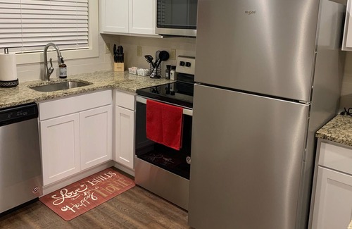 Branson House | Peaceful Branson Retreat - New Finishes - Great for families and small groups!