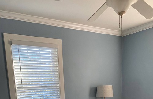 Greensboro House | Peaceful Bungalow Close to Everything!