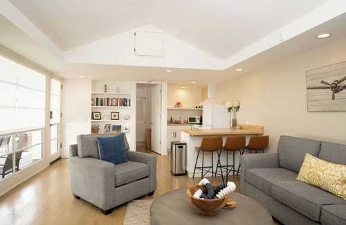 Sunset Park House | Peaceful bungalow in Santa Monica to Work and Recharge