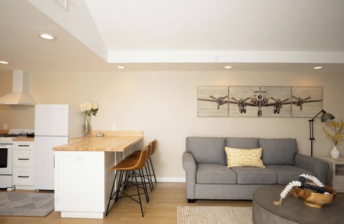 Sunset Park House | Peaceful bungalow in Santa Monica to Work and Recharge