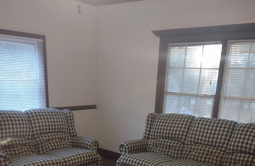 Batesburg Cabin | Peaceful cabin in the trees- boats welcome!