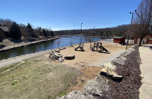 Reeds Spring Cabin | Peaceful Cabin -Branson West