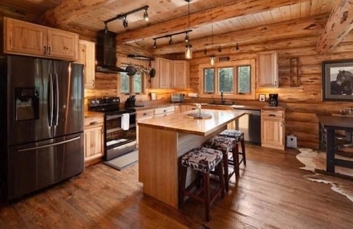 Whitefish Cabin | Peaceful Cabin Hideaway