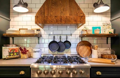 Langston Mile Village House | Peaceful Cabin in the Woods