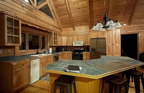 Sunset Cabin | Peaceful Cabin near Table Rock and Caesars Head State Parks