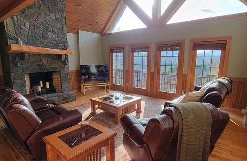 Green Mountain Cabin | Peaceful Cabin Retreat with Amazing Views