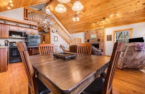Hendersonville Cabin | Peaceful Cabin w/Mountain Views, Trails + Biltmore Pass | Pet-Friendly