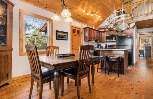 Hendersonville Cabin | Peaceful Cabin w/Mountain Views, Trails + Biltmore Pass | Pet-Friendly