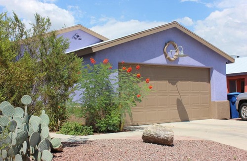 North Dodge House | Peaceful CENTRAL Retreat