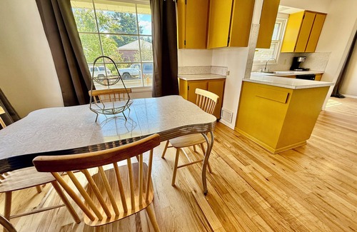 Woodstock House | Peaceful & charming 3 Bed Cottage. Hot Tub, Fenced Yard. Pets stay for free!