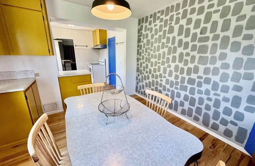 Woodstock House | Peaceful & charming 3 Bed Cottage. Hot Tub, Fenced Yard. Pets stay for free!