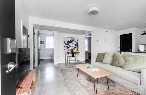 Church Hill Apartment | Peaceful Churchill Apt; Central Location, Modern