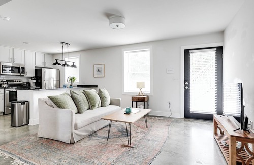 Church Hill Apartment | Peaceful Churchill Apt; Central Location, Modern