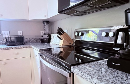 High Point Cottage | Peaceful cottage close to Furniture Market, HPU, and High Point Greenway