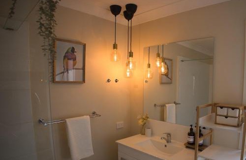 Shailer Park House | Peaceful Cottage Conveniently Located