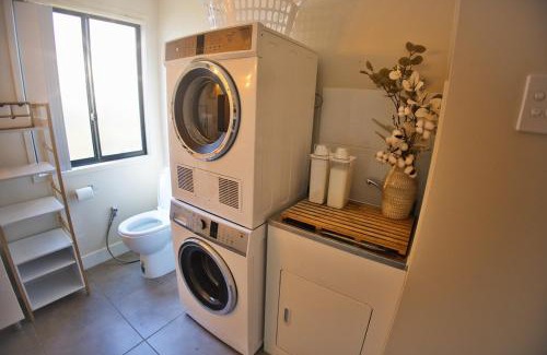 Shailer Park House | Peaceful Cottage Conveniently Located