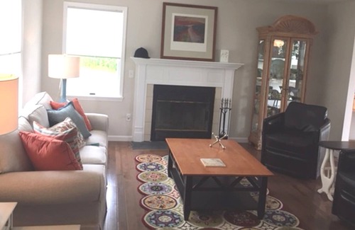 Saratoga Springs House | Peaceful Country Farm Setting 8 mins to the Track & 10 mins to Downtown Saratoga