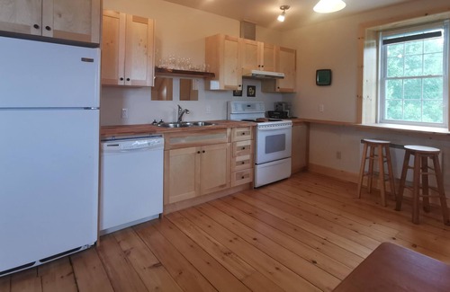 Huntingdon Apartment | Peaceful country getaway with private outdoor hot tub and magnificent views.